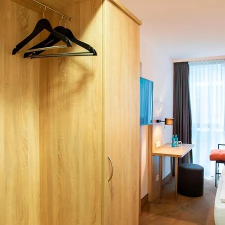 Hotel Achat Airport Messe 3*